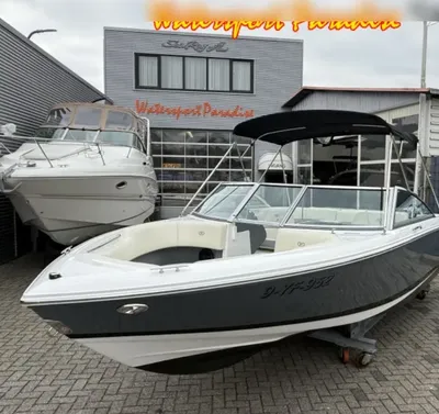 boot op trailer voor bedrijfspand