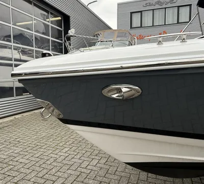 Voorkant van een boot op parkeerplaats