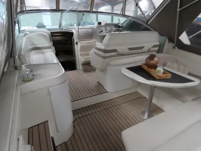 interieur van sportcruiser met zitgedeelte