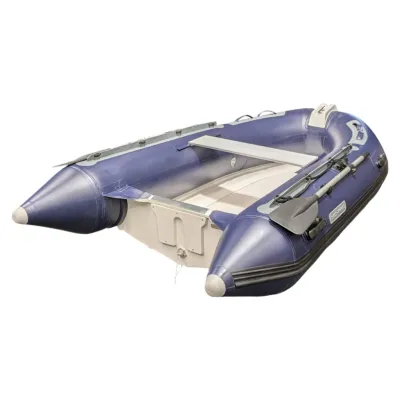 opgeblazen rib-boot op witte achtergrond