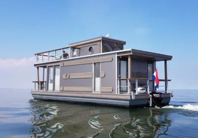 huisboot op rustig water