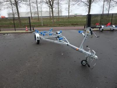 boottrailer op parkeerplaats