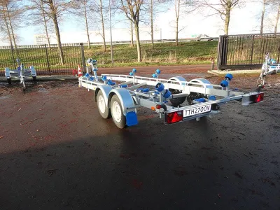 boottrailer op buitenlocatie
