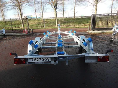 boottrailer op buitenlocatie
