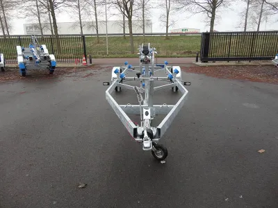 boottrailer op parkeerplaats