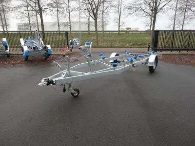 boottrailer op parkeerplaats