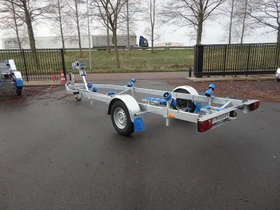 boottrailer op parkeerplaats