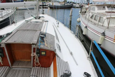 zeiljacht dek in de haven