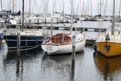 zeiljachten in een jachthaven