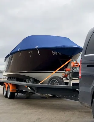 boot op trailer bij kade