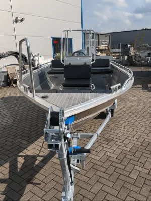 aluminium consoleboot op trailer