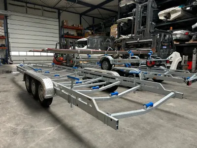 stallingstrailer in opslagloods