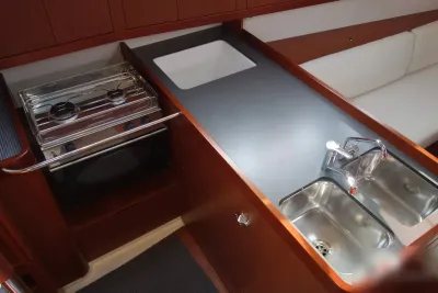 kajuit met kombuis, spoelbak en fornuis