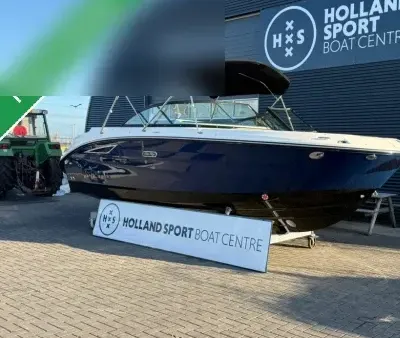 motorboot buiten voor bedrijfspand