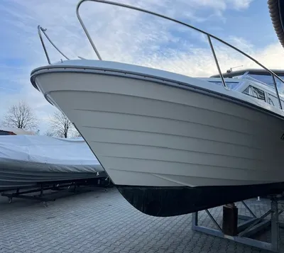 motorboot op stelling in opslag