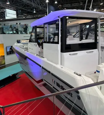 witte consoleboot op beursvloer
