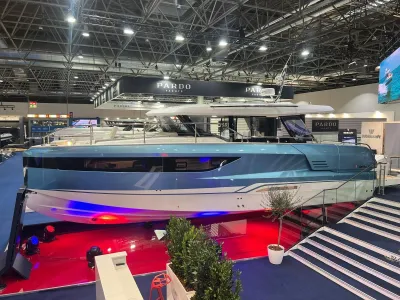 jacht binnen op bootshow