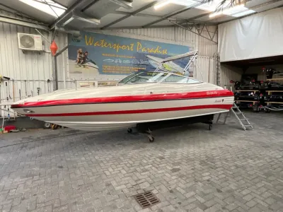 sportboot in opslaghal