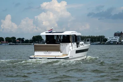 motorjacht op open water