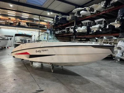 open boot in binnenopslaghal