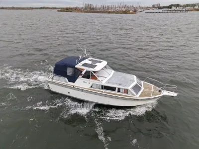 motorjacht op open water