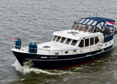 motorjacht op open water