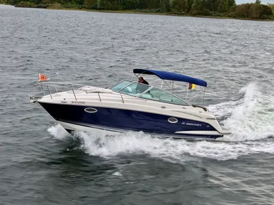 motorboot varend op open water