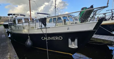 jacht aangemeerd in haven