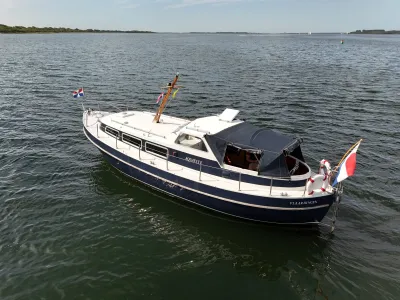 motorjacht op open water