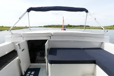 achterdek met zitkussens en open luik