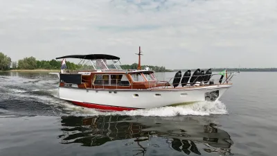 motorjacht op open water