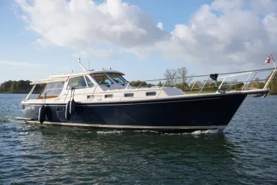 motorjacht op open water