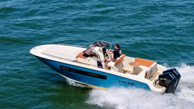 sportcruiser varend op open water