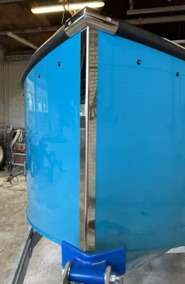 close-up van de boeg in een werkplaats