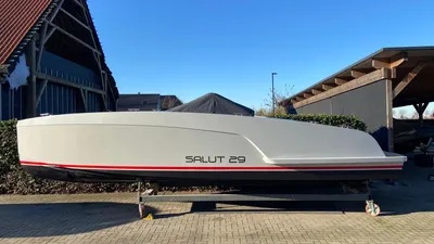 boot op bok bij opslagplaats