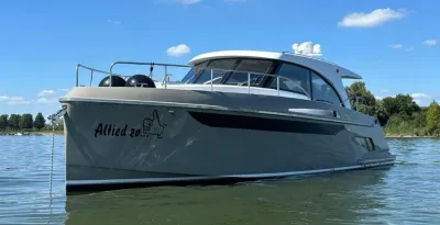 motorjacht op rustig water