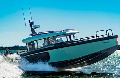 motorboot vaart over water