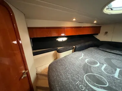 kajuit met bed, kasten en patrijspoort