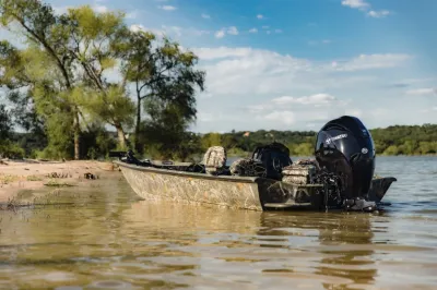 aluminium visboot met buitenboordmotor