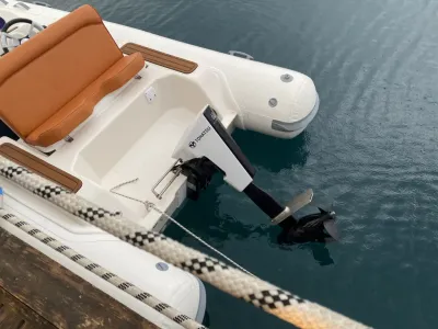 opblaasbare boot met buitenboordmotor