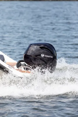 buitenboordmotor op het water