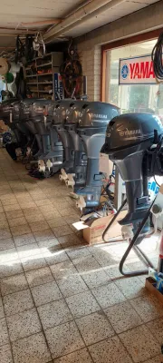 Rij buitenboordmotoren in werkplaats