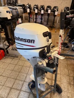 buitenboordmotor in binnenruimte