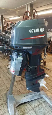 buitenboordmotor in opslagruimte