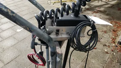 elektrische motoronderdeel met kabels