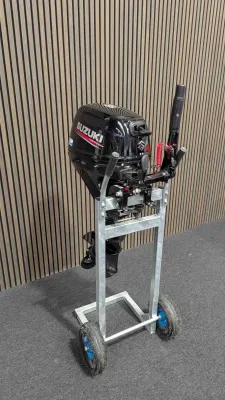 buitenboordmotor op standaard binnen