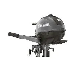 buitenboordmotor op witte achtergrond