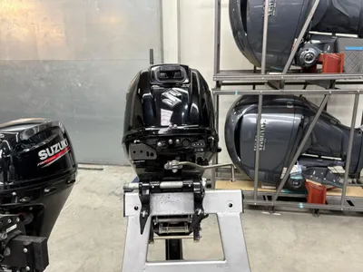 buitenboordmotor in opslagruimte