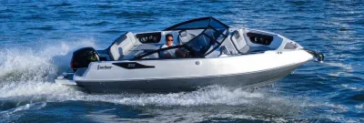 sportboot op open water