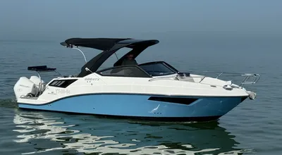 sportboot op kalm water